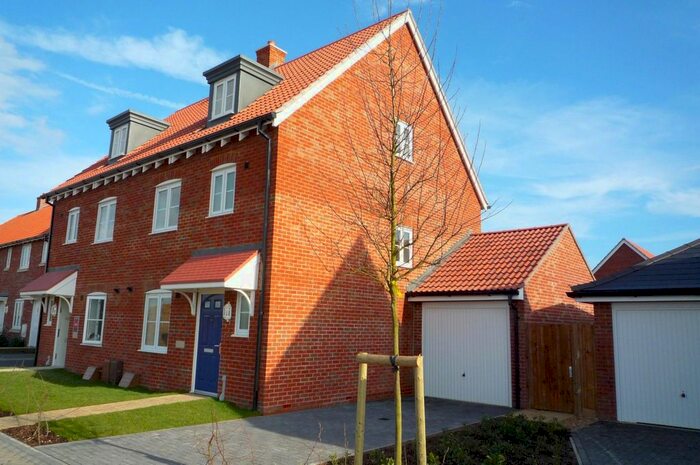 4 Bedroom Semi-Detached House To Rent In Pennicott Road, Bognor Regis, PO21