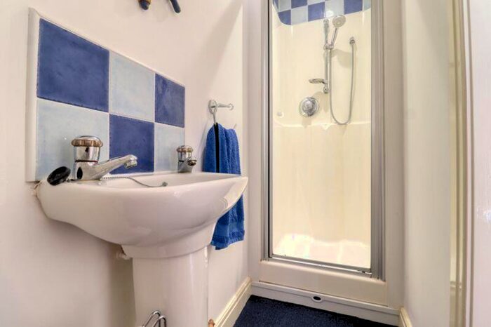 3 Bedroom End Of Terrace House For Sale In Birchwood View, Gainsborough, DN21