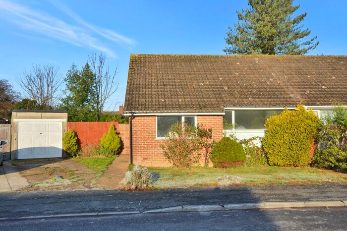 2 Bedroom Bungalow For Sale In Forge Close, Sellindge, TN25