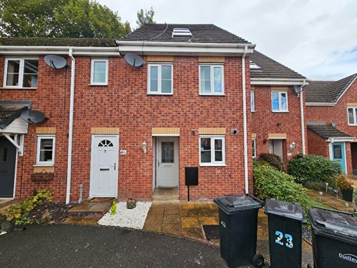 3 Bedroom Town House To Rent In The Infield, Halesowen, West Midlands, B63