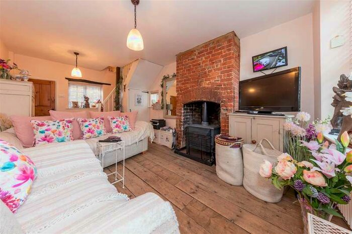 2 Bedroom Cottage For Sale In Bluebell Cottage, Lynch Hill, Kensworth, LU6