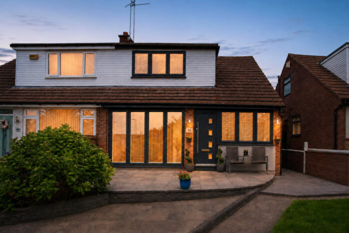 3 Bedroom Bungalow For Sale In Queensgate Drive, Oldham, OL2