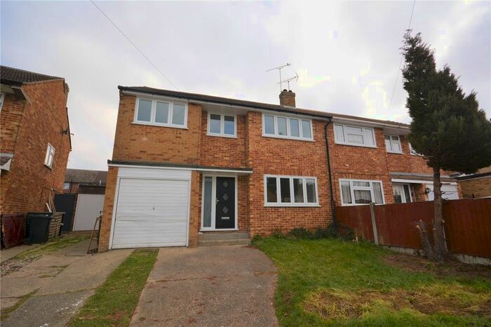 4 Bedroom Semi-Detached House To Rent In Whitethorn Gardens, Chelmsford, CM2