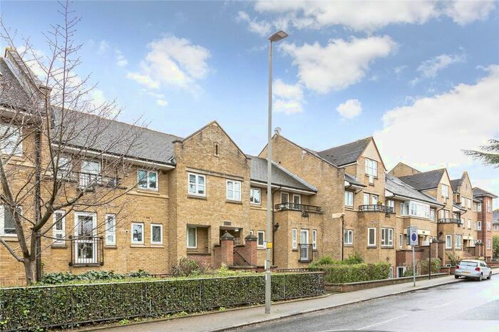 2 Bedroom Flat To Rent In Sienna Court, St. James's Drive, London, SW12