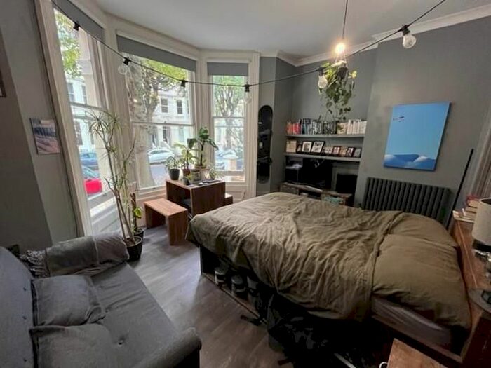 Studio To Rent In St. Aubyns, Hove, BN3