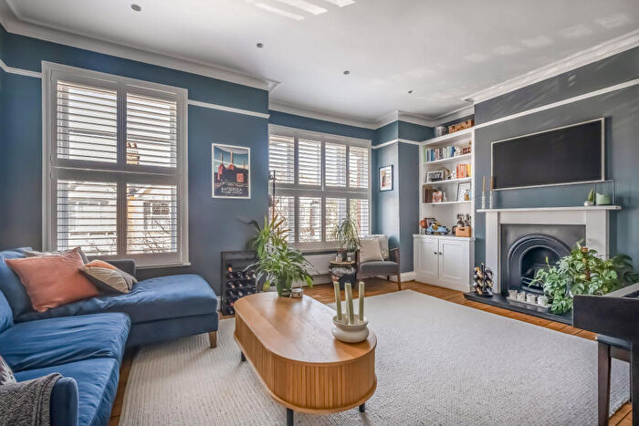 2 Bedroom Maisonette For Sale In Midmoor Road, London, SW12