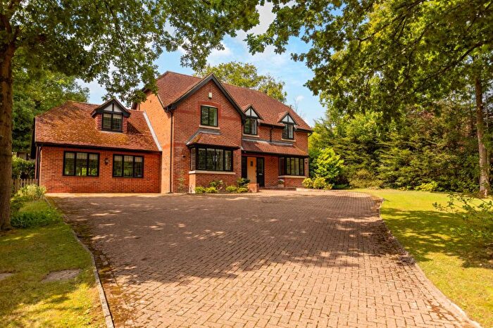 5 Bedroom Detached House For Sale In Herons Lea, Copthorne, RH10