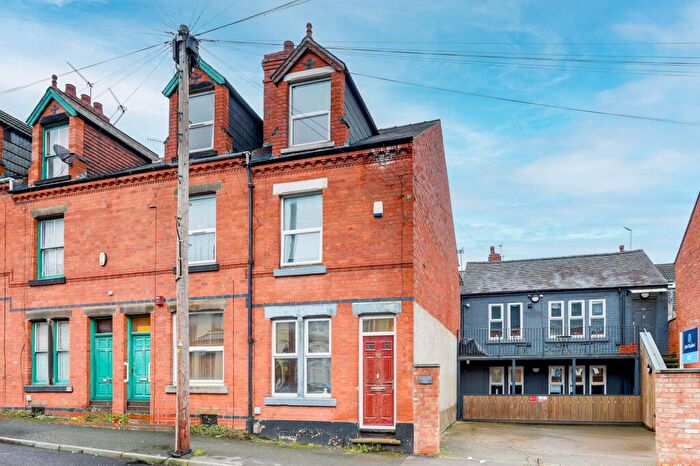 3 Bedroom End Of Terrace House For Sale In Exeter Road, Nottingham, NG7
