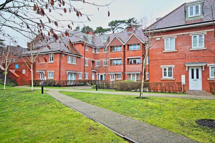 2 Bedroom Flat To Rent In Sandy Lane, Woking, GU22
