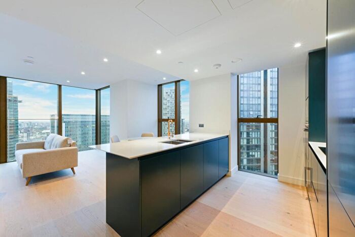 2 Bedroom Apartment To Rent In Harcourt Tower, Marsh Wall, London, E14