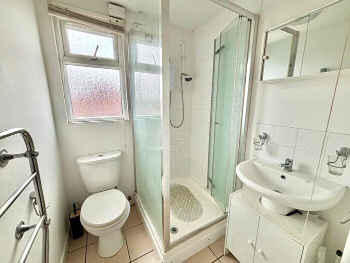 Studio To Rent In Bitterne Road West, Southampton, SO18