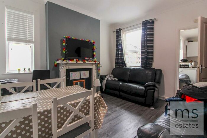 4 Bedroom Detached House To Rent In Dunlop Avenue, Lenton, Nottingham, NG7