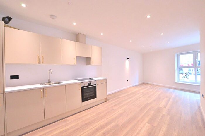 2 Bedroom Flat To Rent In London Road, Redhill, Surrey, RH1