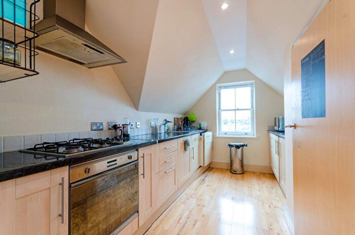 2 Bedroom Flat To Rent In Old London Road, Kingston, Kingston Upon Thames, KT2