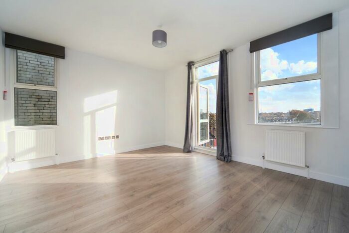 2 Bedroom Apartment To Rent In Vicarage Parade, West Green Road, N15