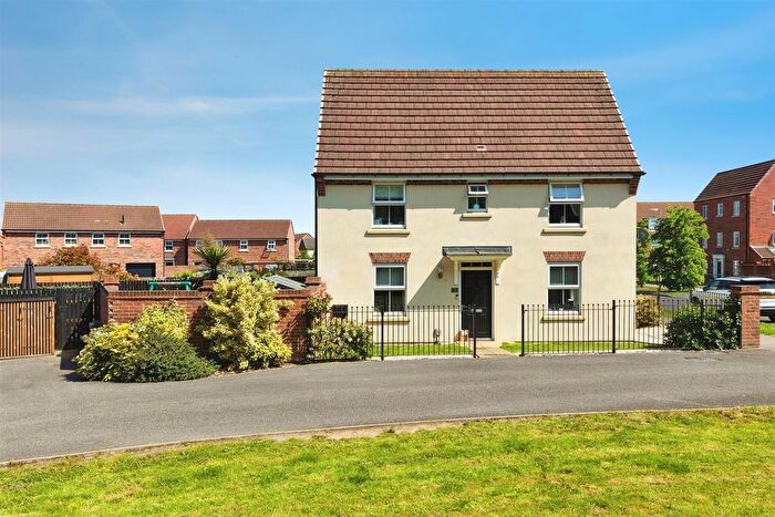 3 Bedroom Semi-detached House For Sale In Lawrance Avenue, Anlaby, Hull, HU10