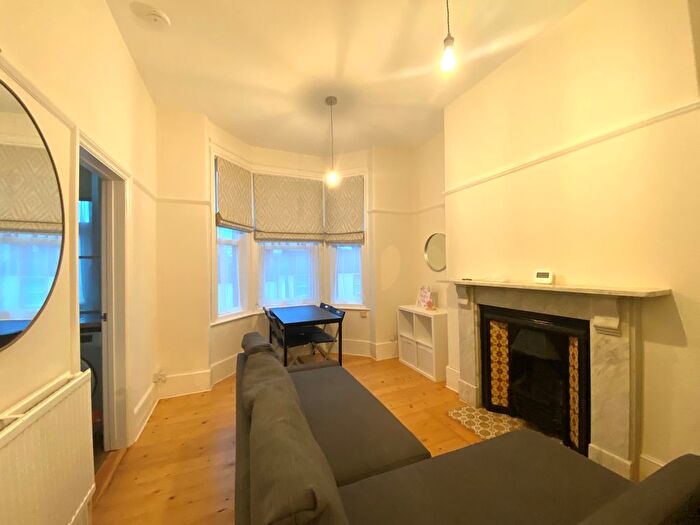 1 Bedroom Flat To Rent In Old Tiverton Road, Exeter, EX4