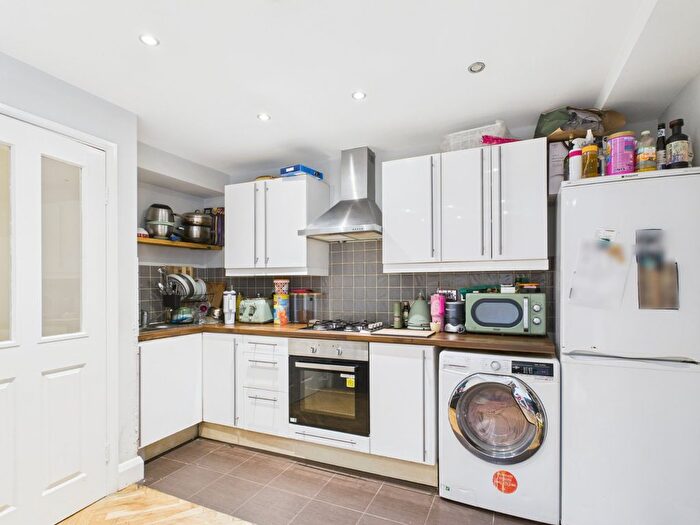 1 Bedroom Flat To Rent In Dunlace Road, London, E5