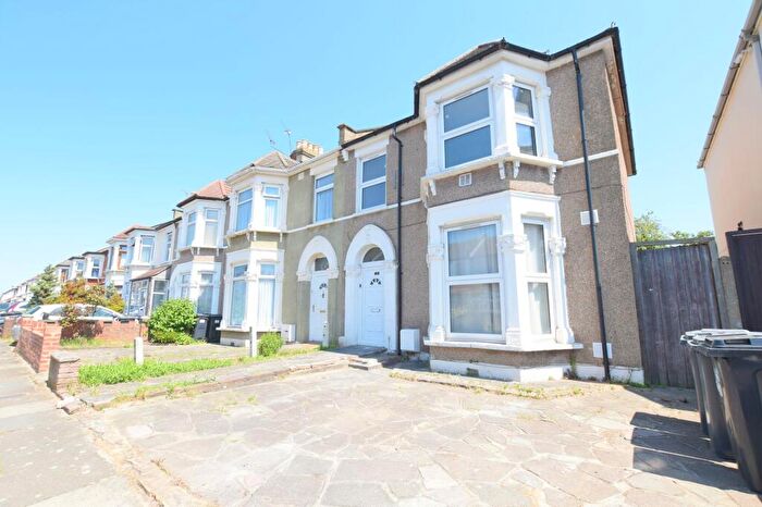 4 Bedroom Semi-Detached House To Rent In Cambridge Road, Ilford, IG3
