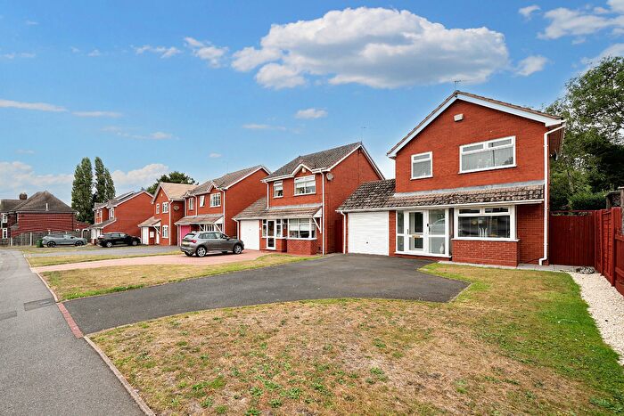 3 Bedroom Detached House For Sale In Deyncourt Road, Off Prestwood Road West, Wednesfield, Wolverhampton, WV10