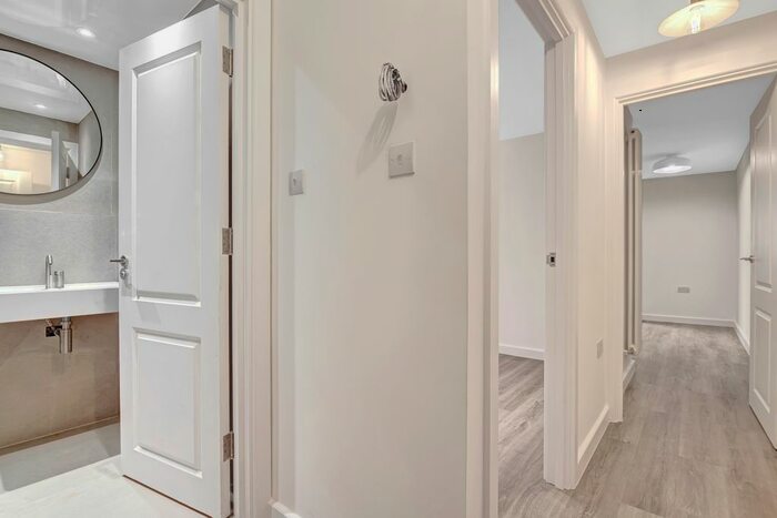 1 Bedroom Flat To Rent In Balham High Road, London, SW12