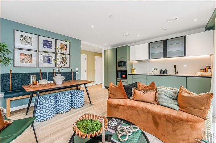 2 Bedroom Flat For Sale In Slater Street, London, SE17