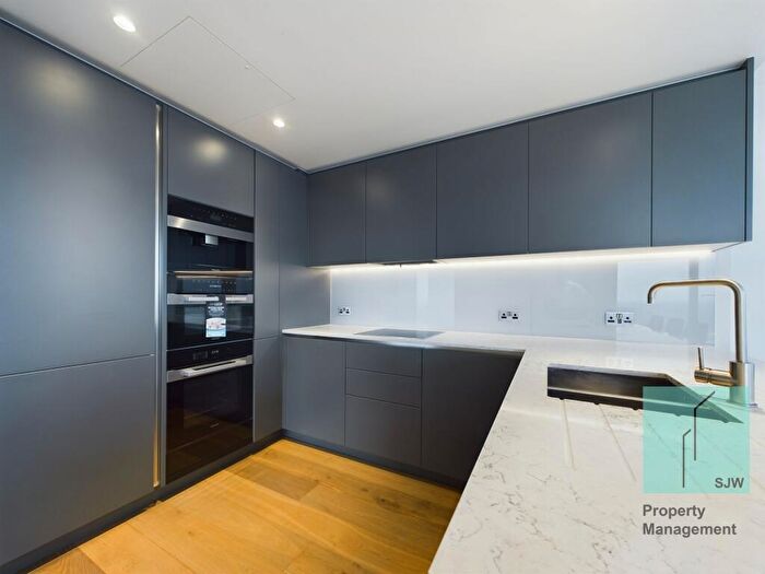 3 Bedroom Apartment To Rent In Marsh Wall, Hampton Tower, E14