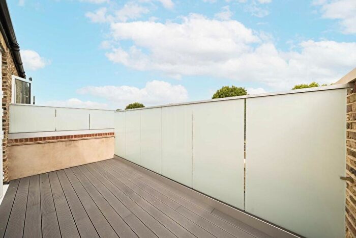 4 Bedroom Flat To Rent In Knowsley Road, Battersea, SW11