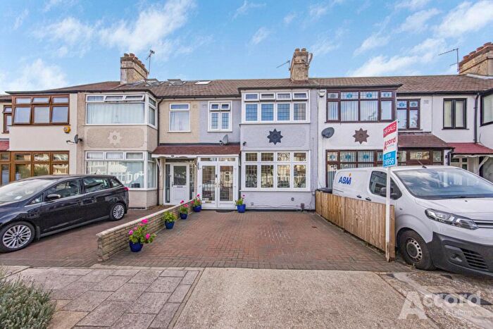 3 Bedroom Terraced House For Sale In Seabrook Gardens, Romford, RM7