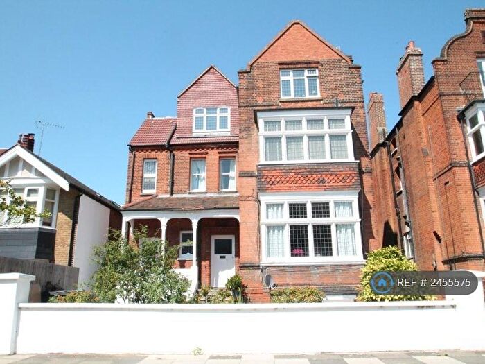 2 Bedroom Flat To Rent In Cadogan Road, Surbiton, KT6
