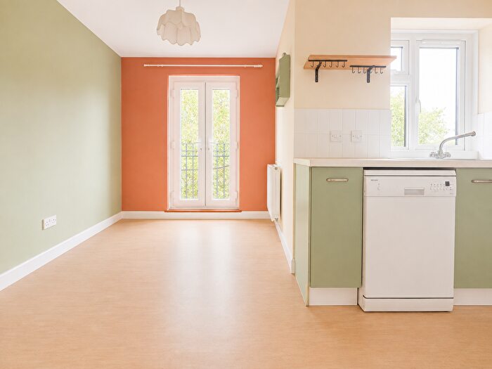 2 Bedroom Flat For Sale In Cutler Road, Bristol, BS13