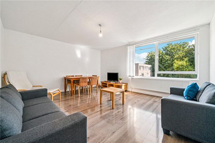 3 Bedroom Flat To Rent In Carlton Drive, London, SW15