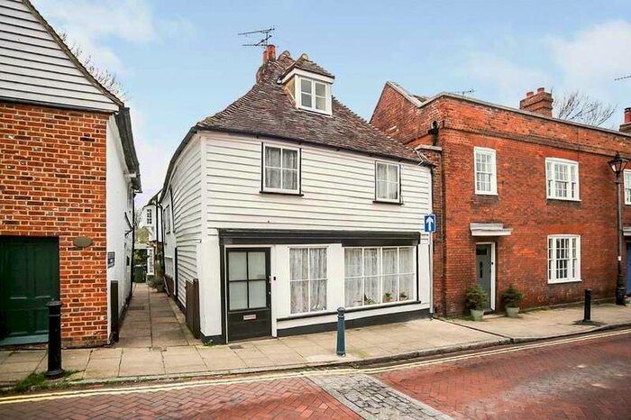 4 Bedroom End Of Terrace House To Rent In Tanners Street, Faversham, Kent, ME13