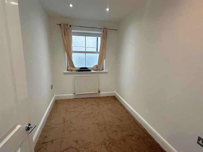 2 Bedroom Apartment To Rent In Hazelwood Road, Town Centre -, NN1