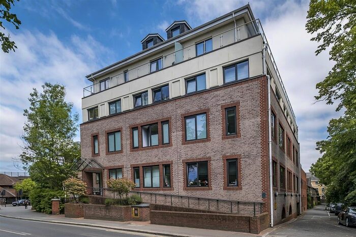 1 Bedroom Flat For Sale In South Street, Epsom, KT18