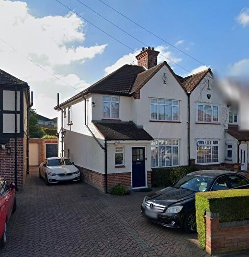 4 Bedroom Semi-Detached House To Rent In Dorset Waye, Hounslow, TW5
