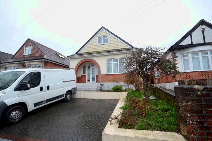 4 Bedroom Detached Bungalow To Rent In Glamis Avenue, Bournemouth, BH10