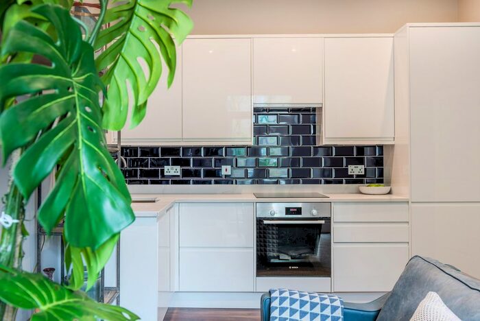 2 Bedroom Flat To Rent In Devonport Road, W12