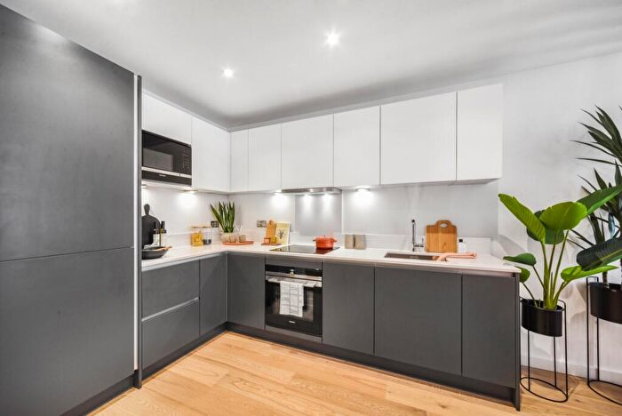 Apartment To Rent In Verdica, Camden, NW1