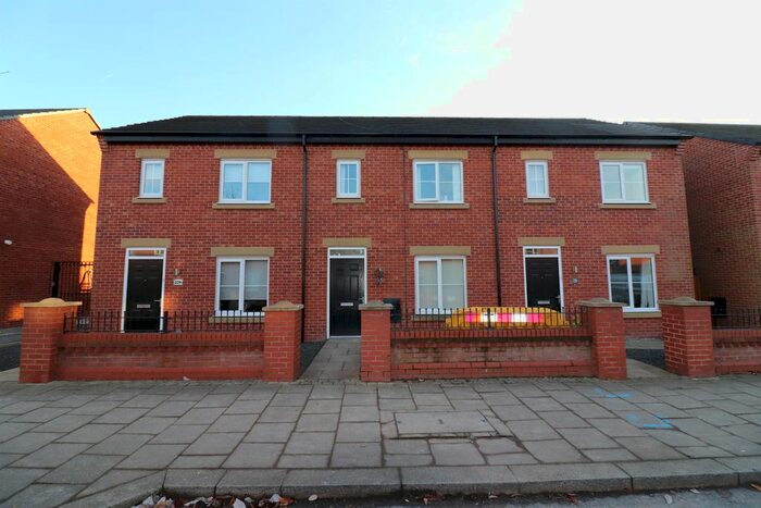 3 Bedroom Town House To Rent In Plank Lane, Leigh WN7