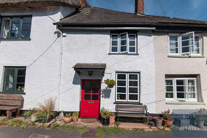 2 Bedroom Cottage For Sale In The College, Ide, Exeter, EX2