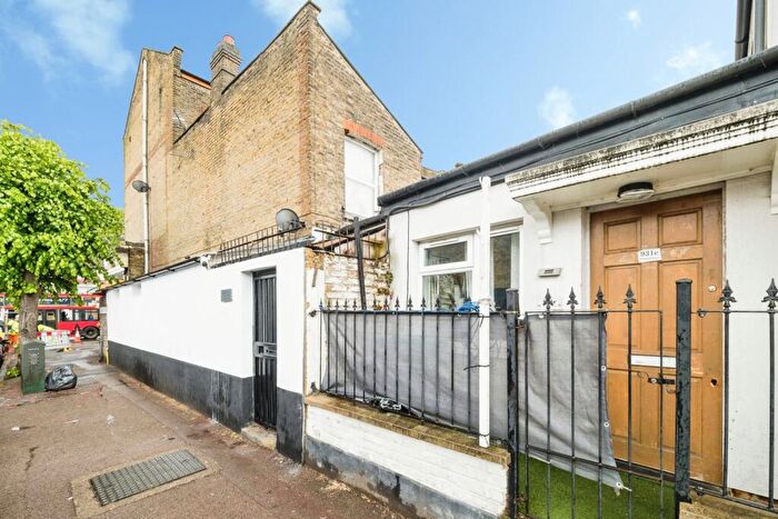 1 Bedroom Flat For Sale In Romford Road, Manor Park, London, E12