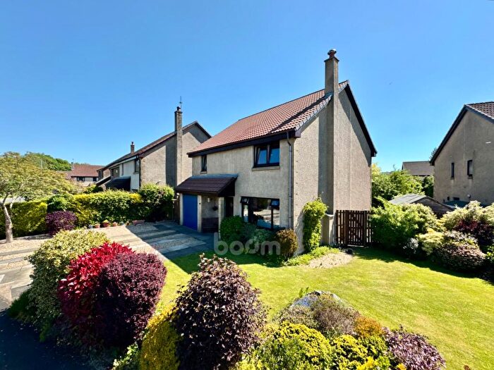 4 Bedroom Detached House For Sale In Station Rise, Lochwinnoch, PA12