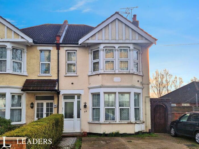 2 Bedroom Apartment To Rent In Hillborough Road, Westcliff On Sea, SS0