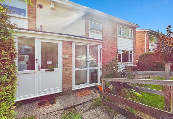 2 Bedroom Maisonette For Sale In Mowbray Drive, Tilehurst, Reading, Berkshire, RG30