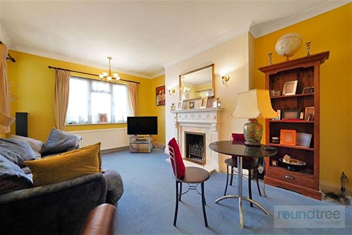 3 Bedroom Flat For Sale In Danescroft, Brent Street, NW4