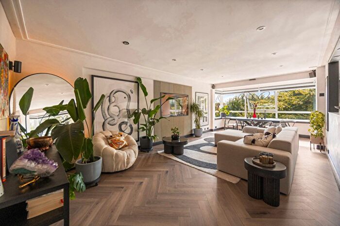 2 Bedroom Property For Sale In Willesden Lane, Brondesbury, NW6