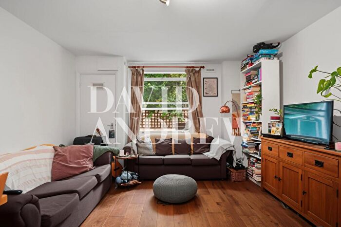 2 Bedroom Flat To Rent In Tollington Park, London, N4