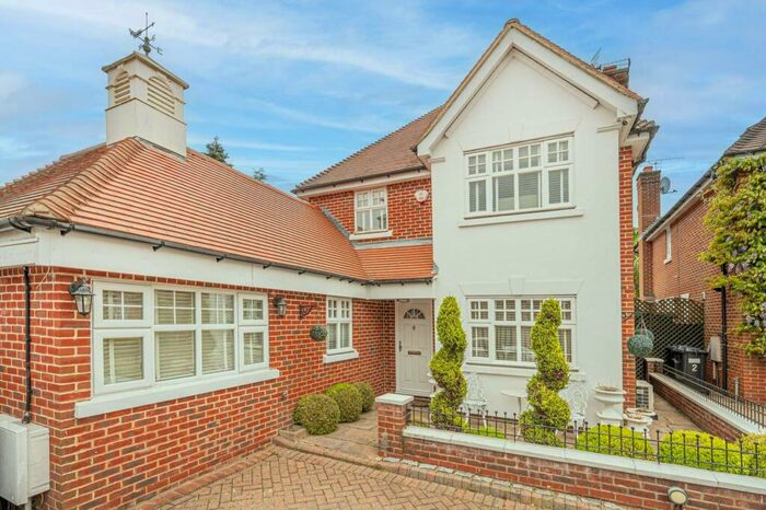 5 Bedroom Detached House To Rent In Boundary Close, High Barnet, Barnet, EN5