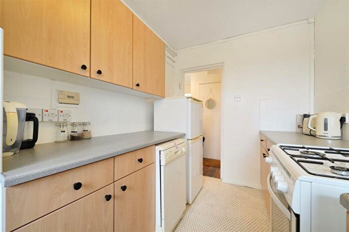1 Bedroom Flat For Sale In Donnington Road, Willesden, London, NW10